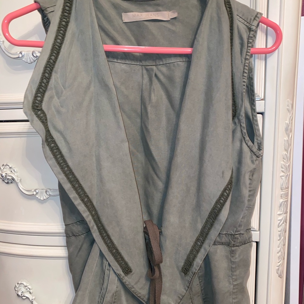 Army green light weight vest